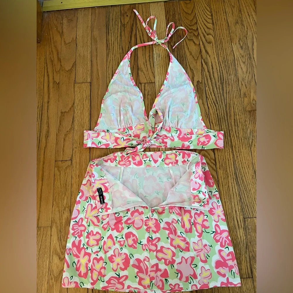 boho funky floral two piece set - adjustable halter crop top and mini skirt NWOT - Picture 2 of 4